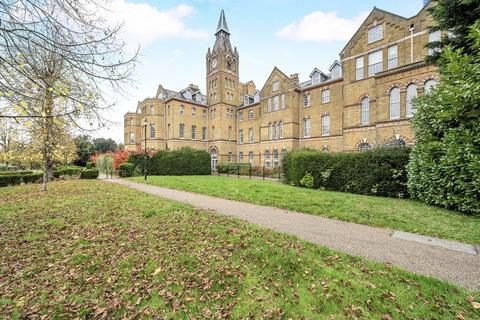 2 bedroom flat for sale, Florence Way, Woking GU21