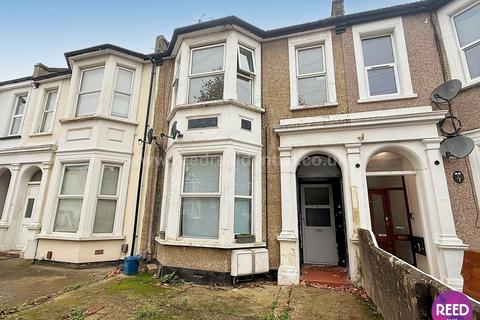 2 bedroom flat to rent, Hastings Road, Southend On Sea