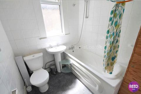 2 bedroom flat to rent, Hastings Road, Southend On Sea