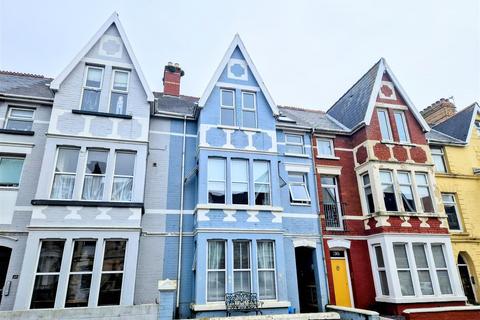 1 bedroom apartment for sale, Mary Street, Porthcawl CF36