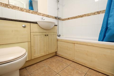77 Lakin Road, Warwick, CV34 5BL