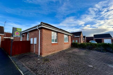 2 bedroom detached bungalow to rent, 2 Bed Detached Bungalow, Farndale Road, Bridlington, YO16 6GT