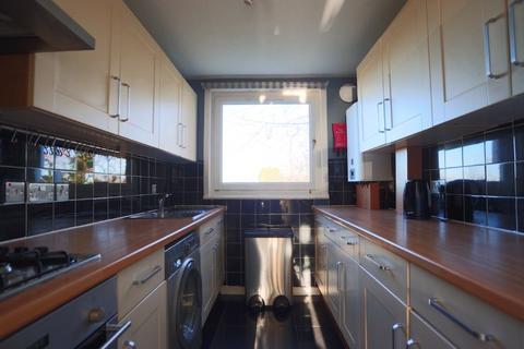 2 bedroom flat to rent, Oxgangs Farm Drive, Oxgangs, Edinburgh, EH13