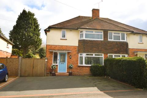 25 Manor Way, Bagshot, GU19 5JZ