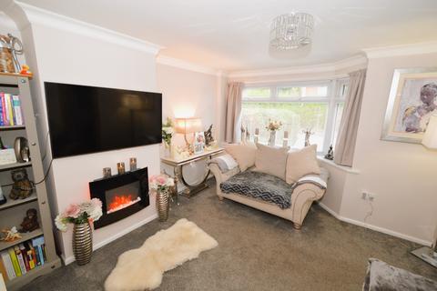 25 Manor Way, Bagshot, GU19 5JZ