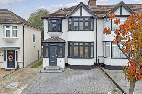 3 bedroom end of terrace house for sale, Carlton Road, Gidea Park, RM2