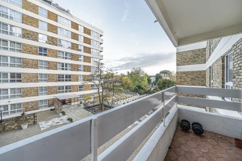 2 bedroom flat to rent, Warwick Drive Putney SW15