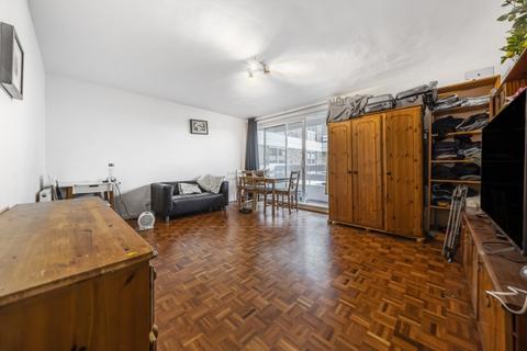 2 bedroom flat to rent, Warwick Drive Putney SW15