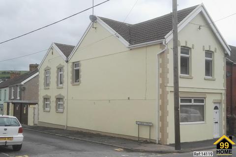 3 bedroom flat to rent, Bridgend Road, Pontyclun, United Kingdom, CF72