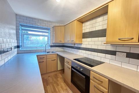 2 bedroom flat to rent, Mayfield Court, Sandy