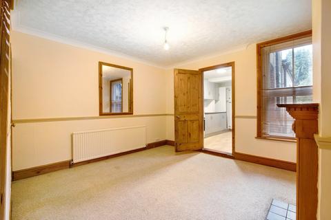 3 bedroom terraced house to rent, Old Heath Road, Colchester CO2