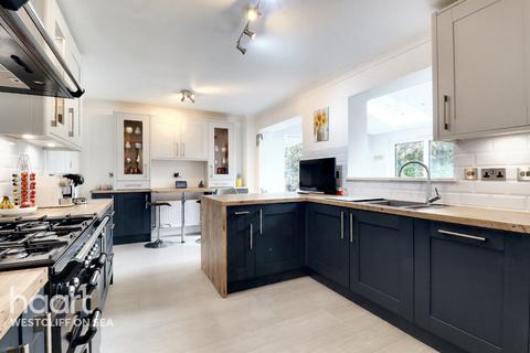 6 Fallowfield, Shoeburyness, Southend-on-sea, SS3 8DF