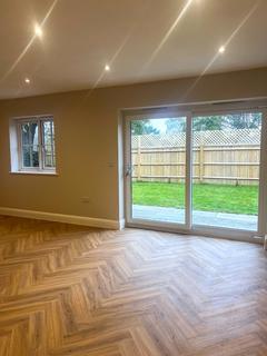 28 Fryatts Way, Bexhill-on-sea, TN39 4LW