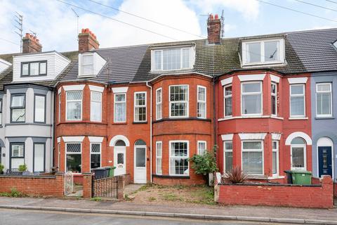 5 bedroom terraced house for sale, North Denes Road, Great Yarmouth