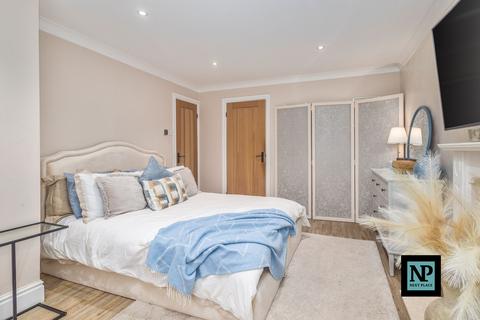 22 Foxglove, Amington, Tamworth, B77 4HY