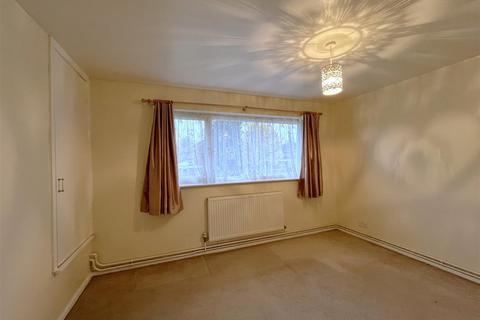 6 Cowper Close, Warwick, CV34 5YR