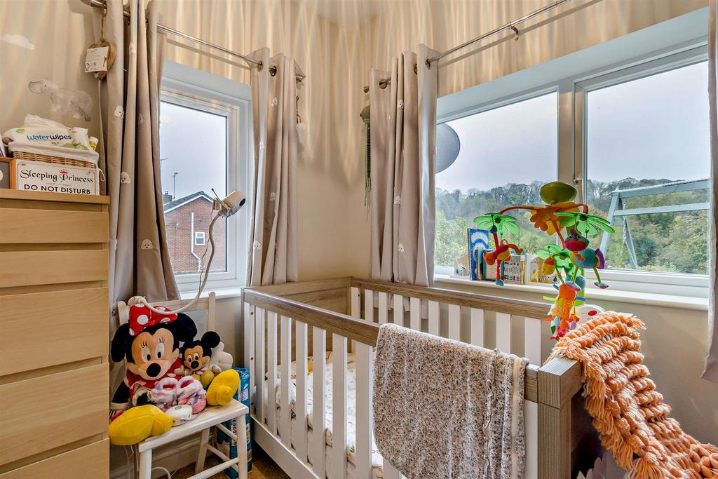 Side bedroom