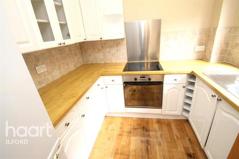 2 bedroom flat to rent, Bernards Close, IG6