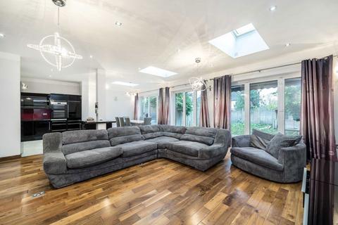 4 bedroom semi-detached house to rent, Robin Hood Lane, London SW15