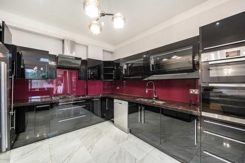 4 bedroom semi-detached house to rent, Robin Hood Lane, London SW15