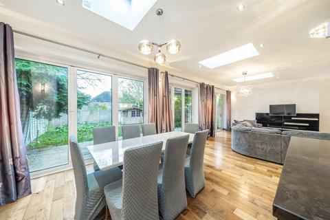 4 bedroom semi-detached house to rent, Robin Hood Lane, London SW15