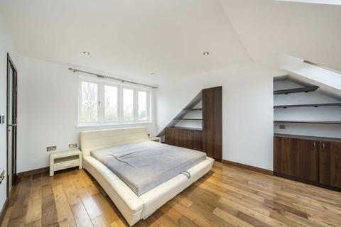 4 bedroom semi-detached house to rent, Robin Hood Lane, London SW15