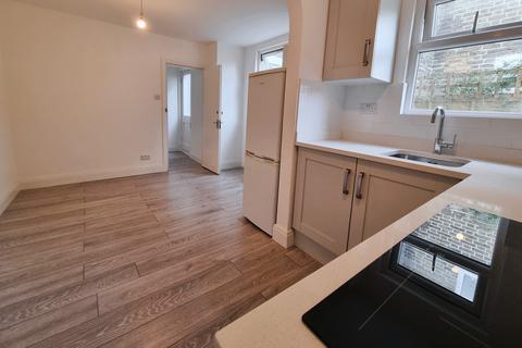 2 bedroom apartment to rent, Dingwall Road, London SW18