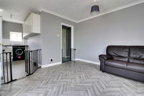 1 bedroom flat for sale, Sea Front, Hayling Island PO11