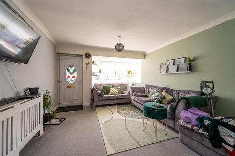 3 bedroom flat for sale, Winsor Close, Hayling Island PO11