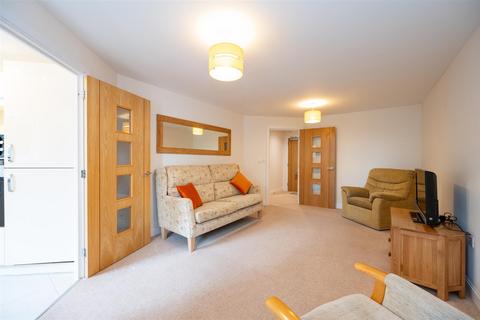 2 bedroom flat for sale, St. Marys Road, Hayling Island PO11