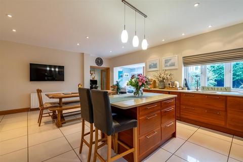 4 bedroom house for sale, St. Leonards Avenue, Hayling Island PO11