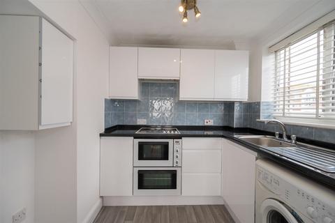 2 bedroom flat to rent, 112 Southwood Road, Hayling Island PO11