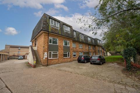 2 bedroom flat to rent, Rapley Court, Stamford Avenue, Hayling Island PO11