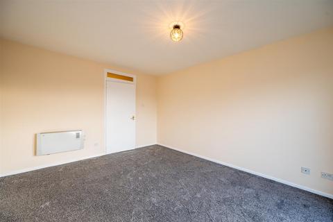 2 bedroom flat to rent, Southwood Road, Hayling Island PO11