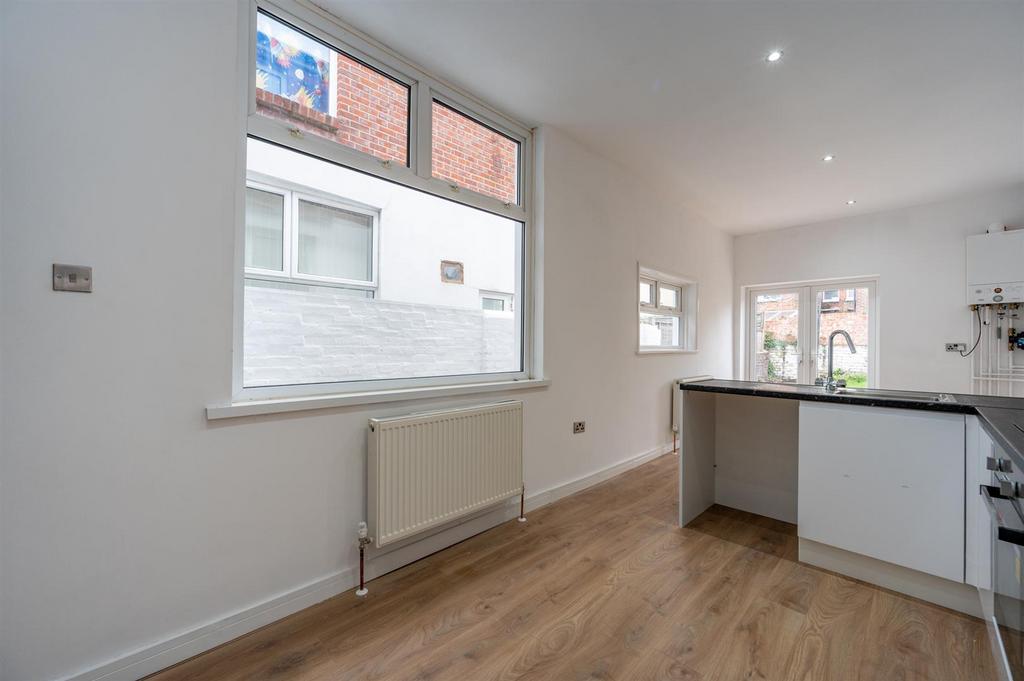 32 Carnarvon Road, Portsmouth, PO2 7 NL2220.jpg