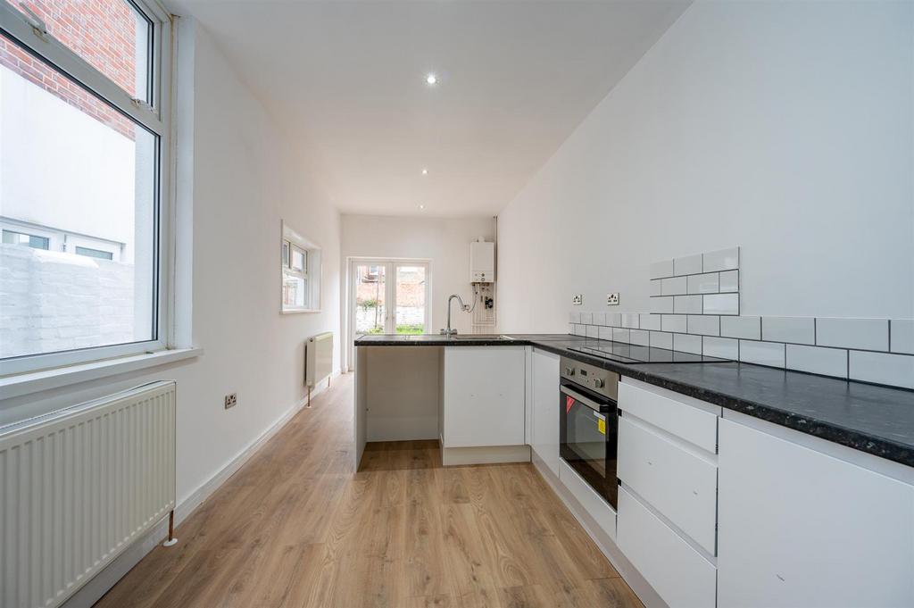 32 Carnarvon Road, Portsmouth, PO2 7 NL2218.jpg