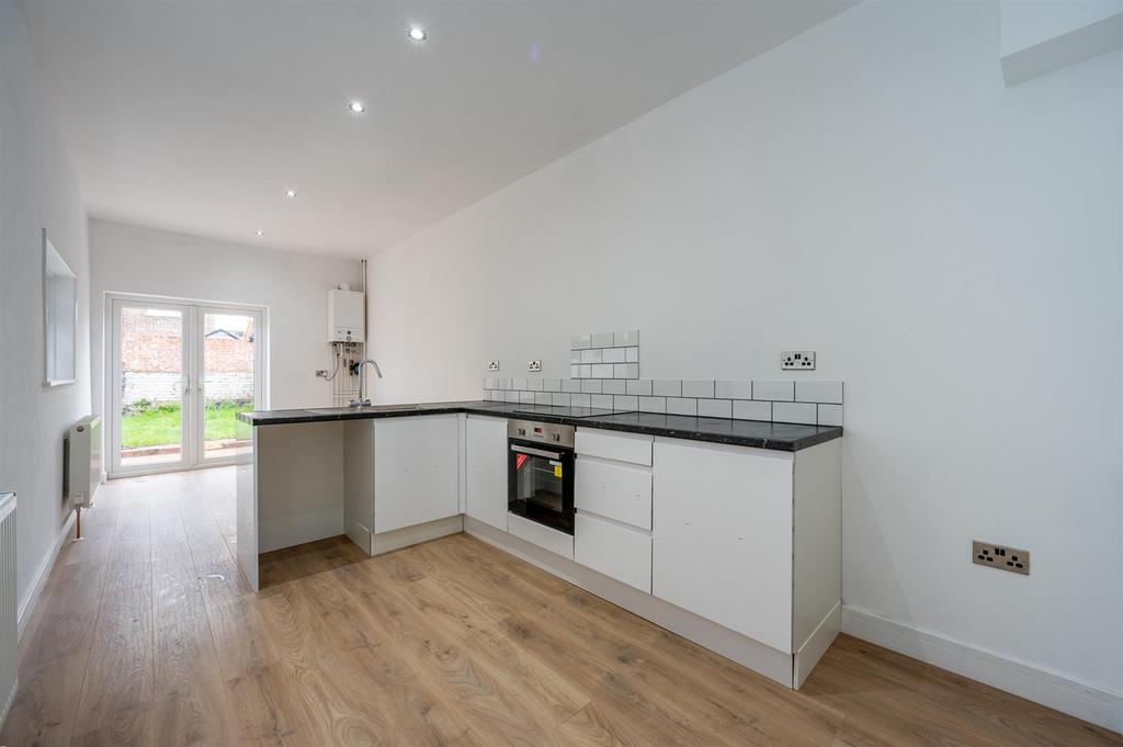 32 Carnarvon Road, Portsmouth, PO2 7 NL2217.jpg
