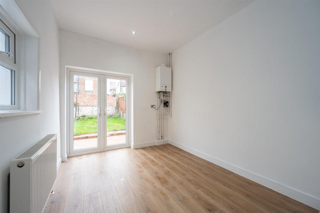 32 Carnarvon Road, Portsmouth, PO2 7 NL2213.jpg