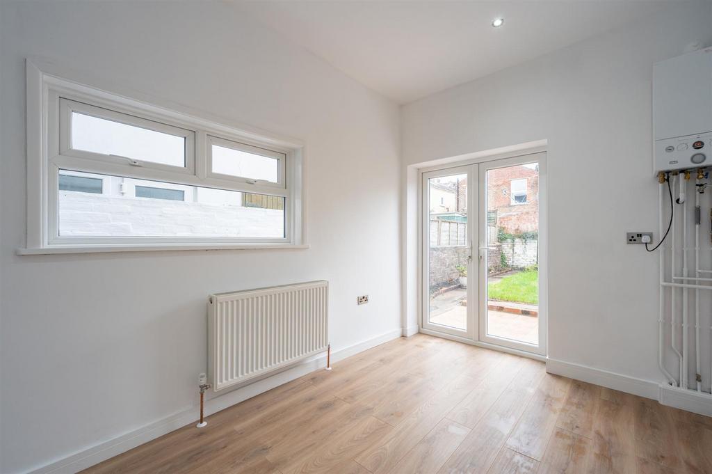 32 Carnarvon Road, Portsmouth, PO2 7 NL2214.jpg
