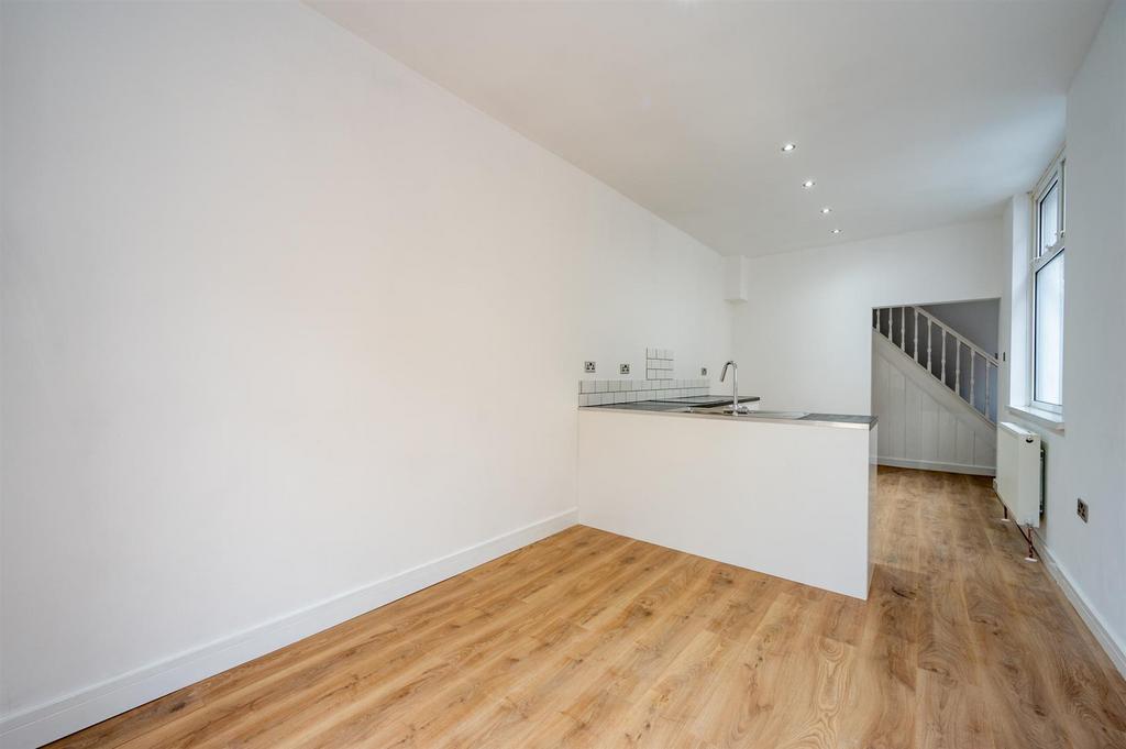 32 Carnarvon Road, Portsmouth, PO2 7 NL2215.jpg