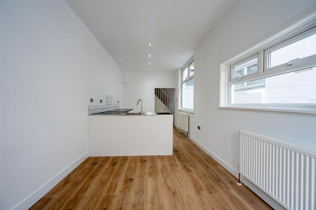 32 Carnarvon Road, Portsmouth, PO2 7 NL2216.jpg