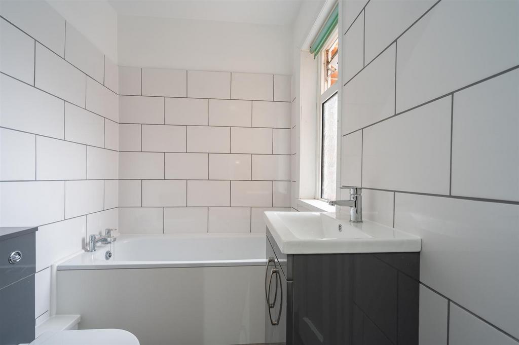 32 Carnarvon Road, Portsmouth, PO2 7 NL228.jpg