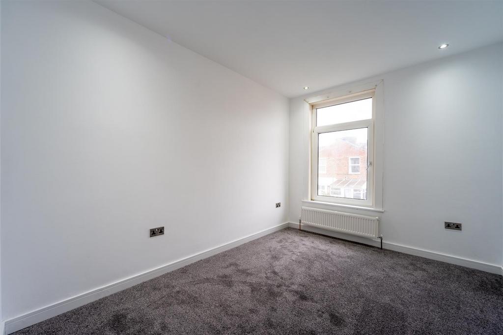 32 Carnarvon Road, Portsmouth, PO2 7 NL223.jpg