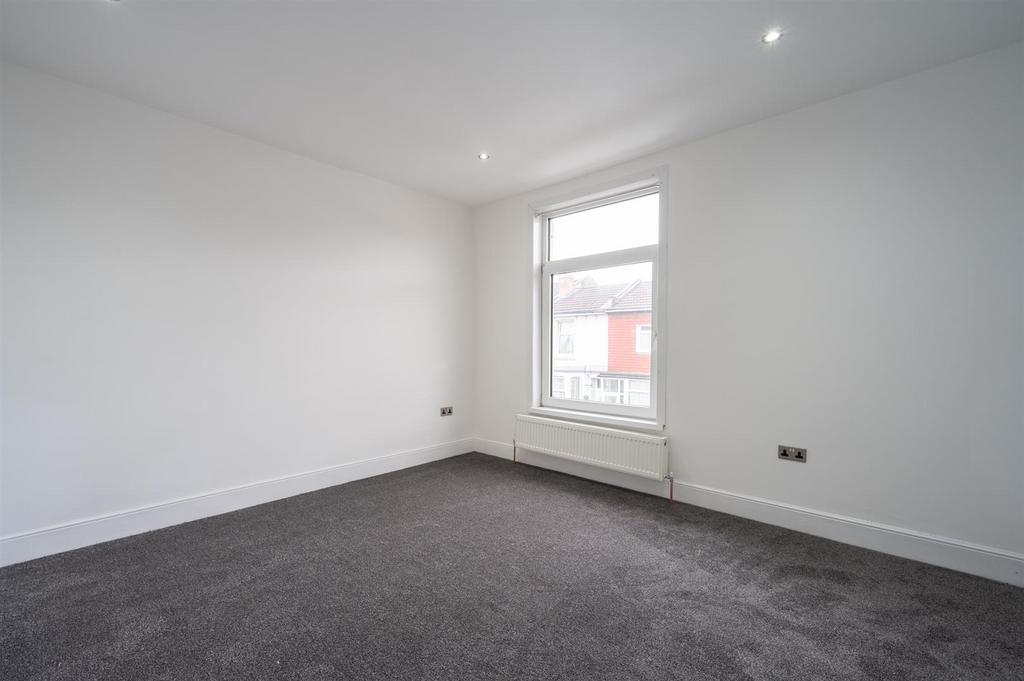 32 Carnarvon Road, Portsmouth, PO2 7 NL225.jpg