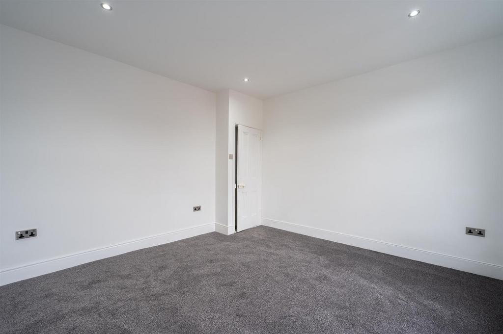 32 Carnarvon Road, Portsmouth, PO2 7 NL227.jpg
