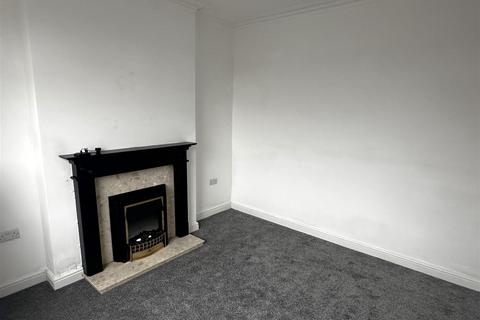 3 bedroom end of terrace house to rent, Cornes Street, Stoke-On-Trent ST1