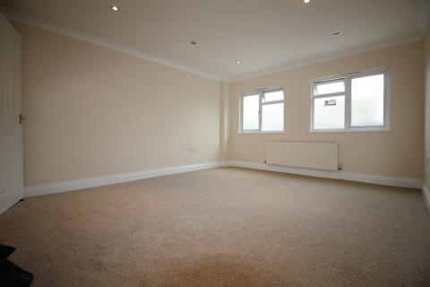 2 bedroom flat to rent, Tolworth Park Road, Surbiton KT6