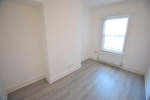 2 bedroom terraced house to rent, St Johns Road, Scarborough