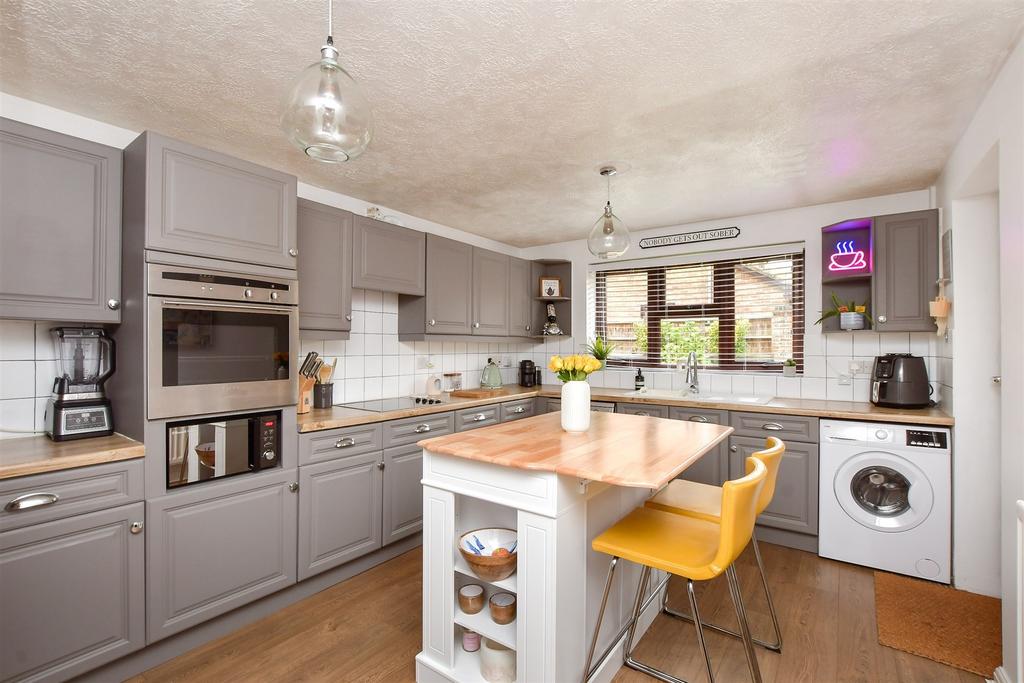 Kitchen / Breakfast Room