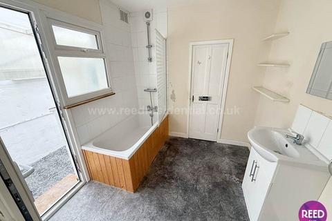 2 bedroom house to rent, Brighton Avenue, Southend On Sea